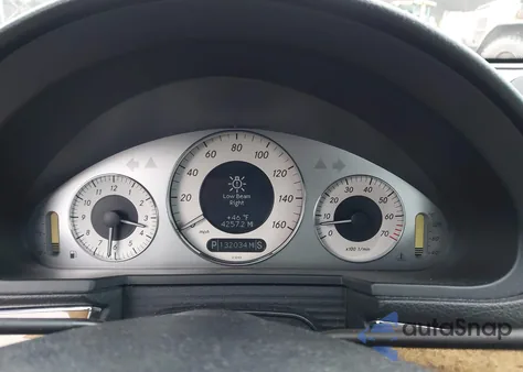 2008 Mercedes-Benz E 550 z USA, uszkodzony, nr VIN WDBUF72XX8B228346